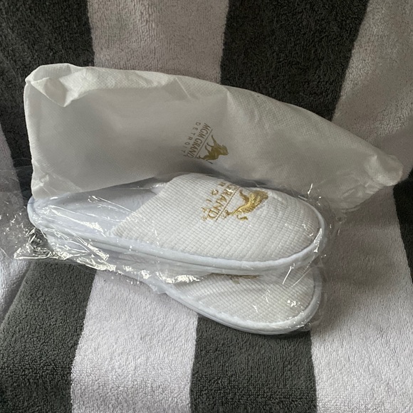 MGM grand DETROIT embroidered slippers NEW in package w/ monogrammed dust bag - Picture 1 of 2